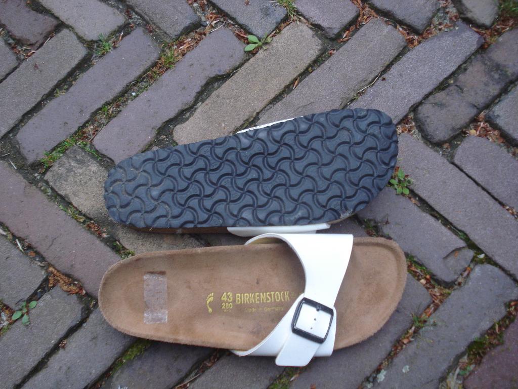 BIRKENSTOCK MADRID WIT 43 NU GRATIS VERZENDING PER POST, Kleding | Dames, Schoenen, Slippers, Verzenden, Wit, Nieuw