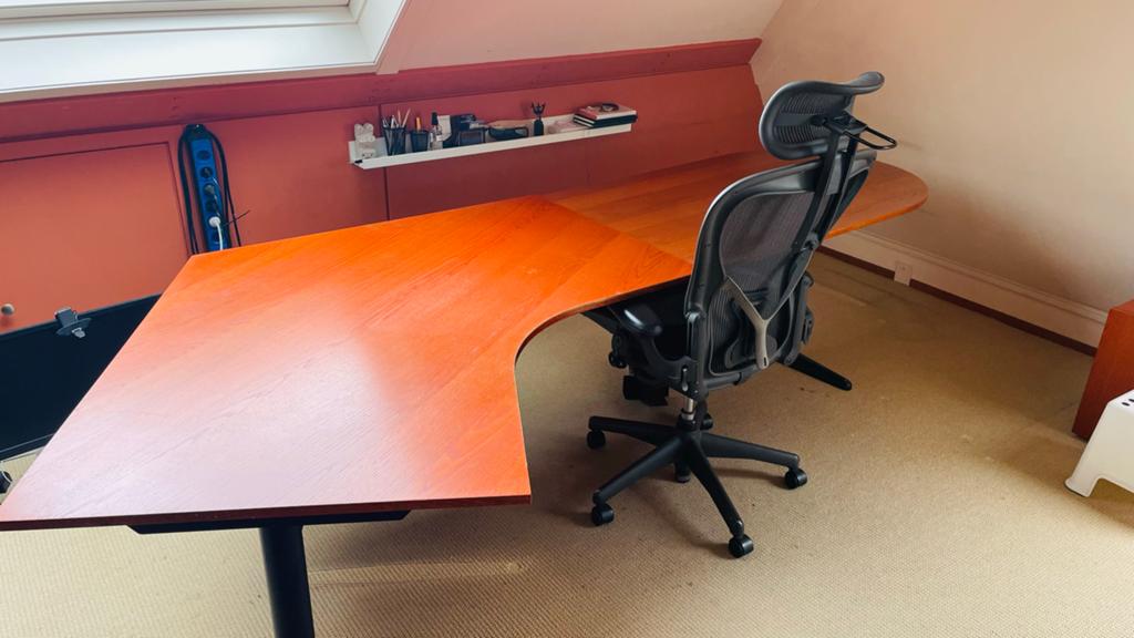 Hoekbureau kersenhout met zwart ijzeren onderstel, Huis en Inrichting, Ophalen, Demontabel, Gebruikt, Hout