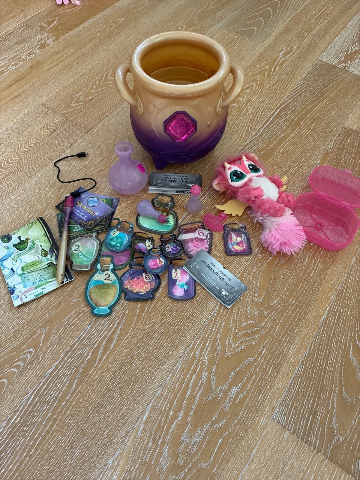 Magic Mixies Magische Ketel met Roze Mixie, Ophalen of Verzenden, Zo goed als nieuw, Jongen of Meisje