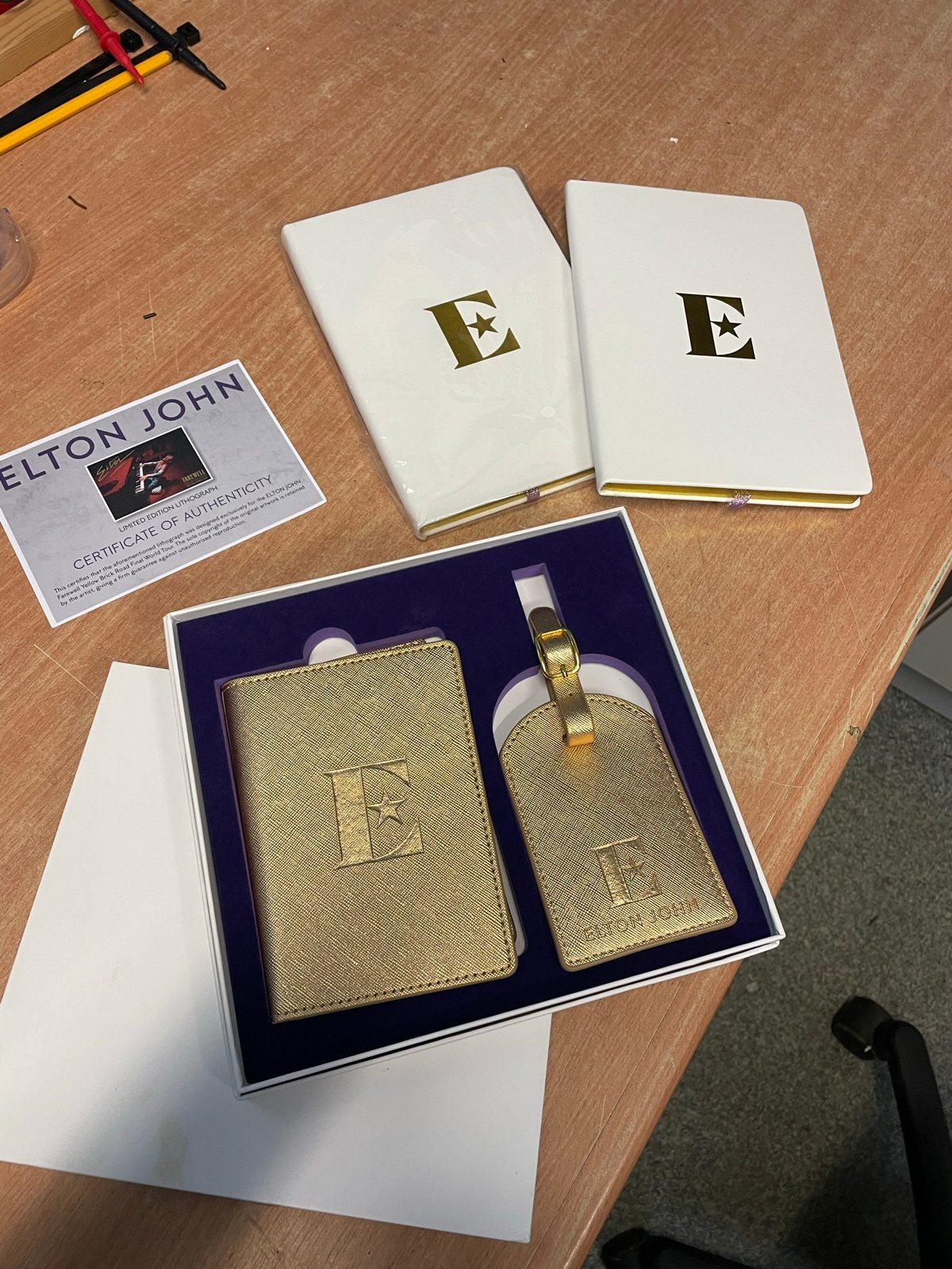 Elton John Merchandising: Notitieboekjes & Paspoorthouder, Ophalen of Verzenden, Gebruikt, Gebruiksvoorwerp