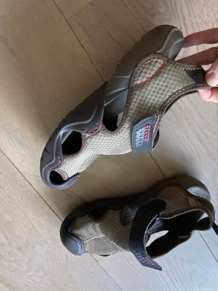 Crocs swiftwater 42/43 9, Sandalen, Bruin, Ophalen of Verzenden, Zo goed als nieuw