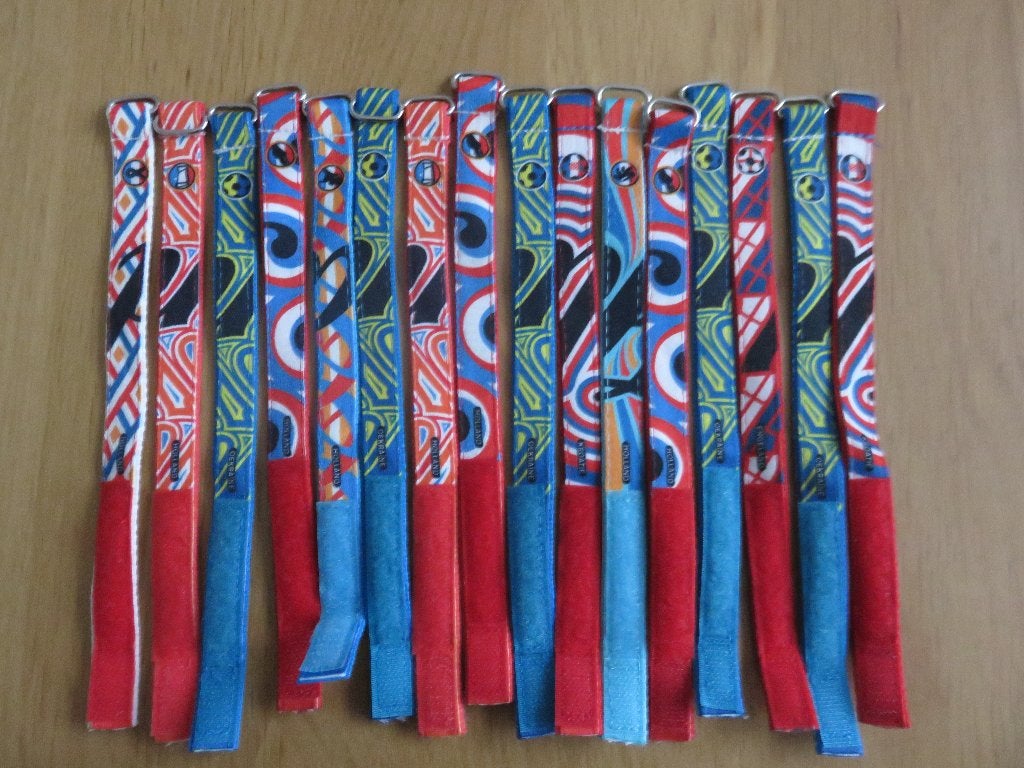 16 WK Voetbal, polsbandjes nieuw! 2, Ophalen of Verzenden, Nieuw, Buitenlandse clubs, Overige typen