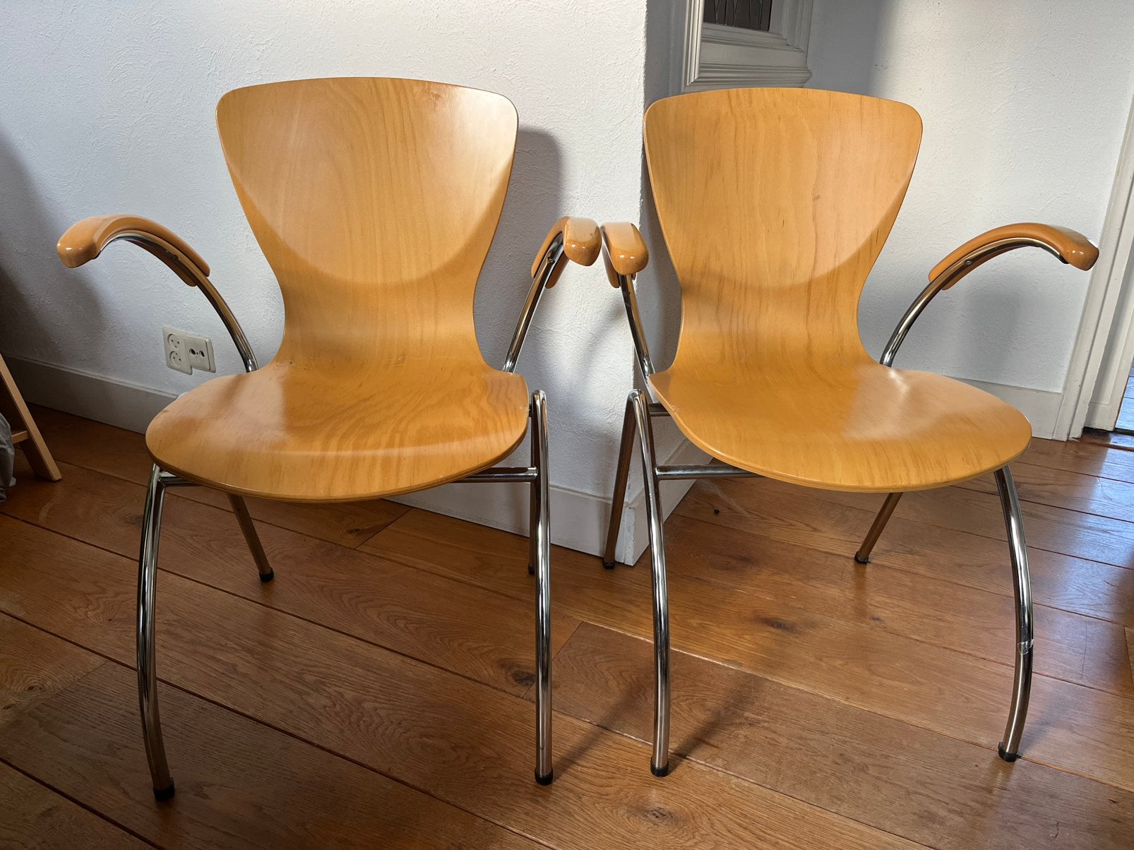 Twee extra brede xxl stabelbare vlinderstoelen beuken, Huis en Inrichting, Stoelen, Ophalen, Zo goed als nieuw, Bruin, Hout