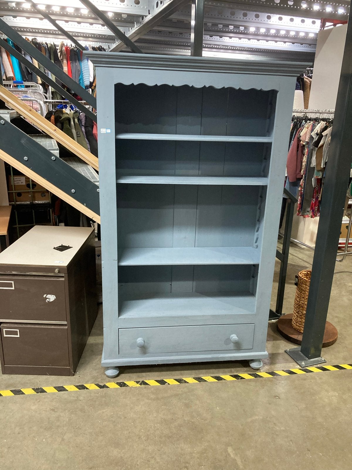Gepimpte grijze boekenkast met lade, Gebruikt, W, W, Met lade(s)