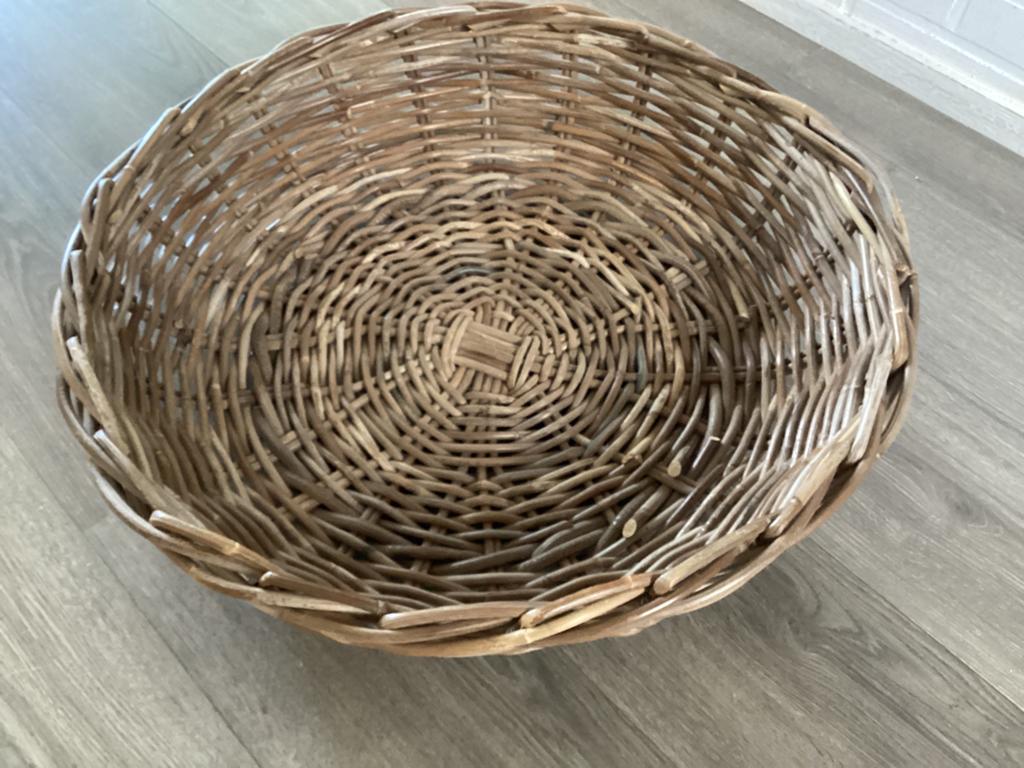 Grote rotan schaal, Huis en Inrichting, Woonaccessoires | Schalen en Manden, Ophalen of Verzenden, Zo goed als nieuw, Rond, Riet