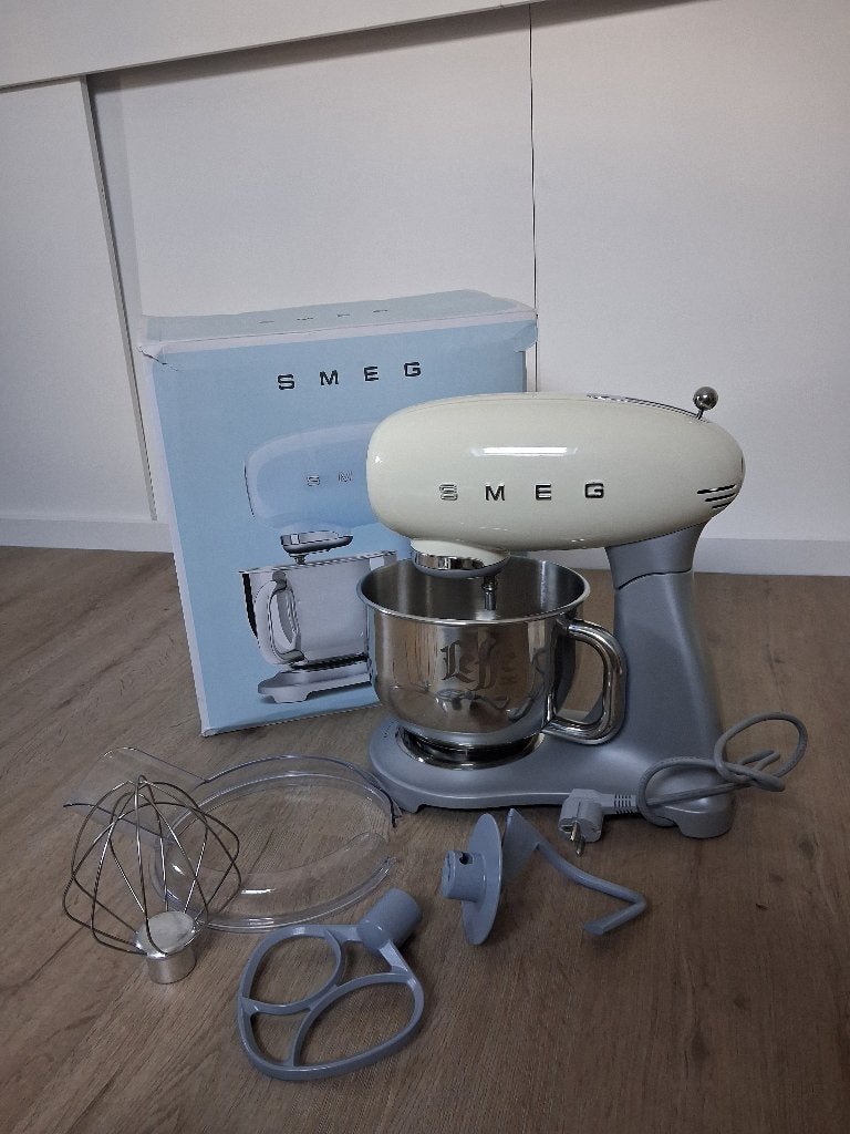 Smeg keukenmachine x Leffe, 4 liter of meer, Ophalen of Verzenden, Zo goed als nieuw, 3 snelheden of meer