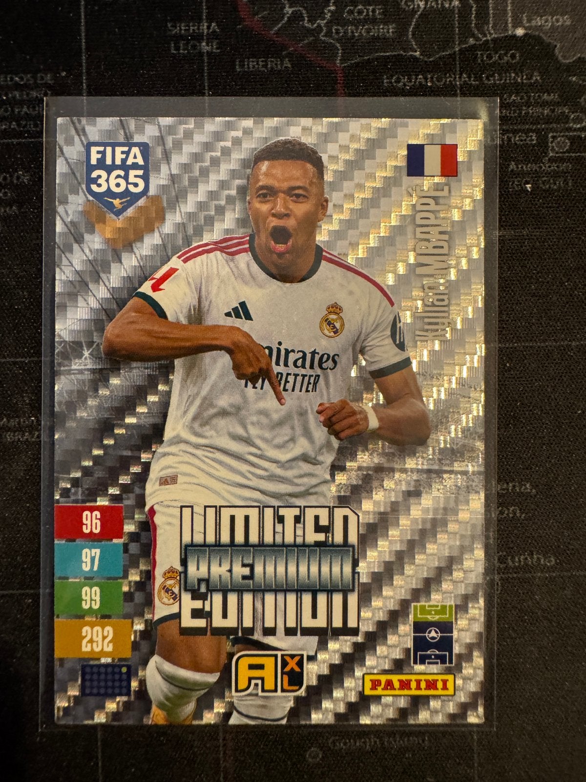 Panini FIFA 365 2027 Kylian Mbappé Limited Edition Premium, Verzamelen, Ophalen of Verzenden, Nieuw, Buitenlandse clubs, Spelerskaart