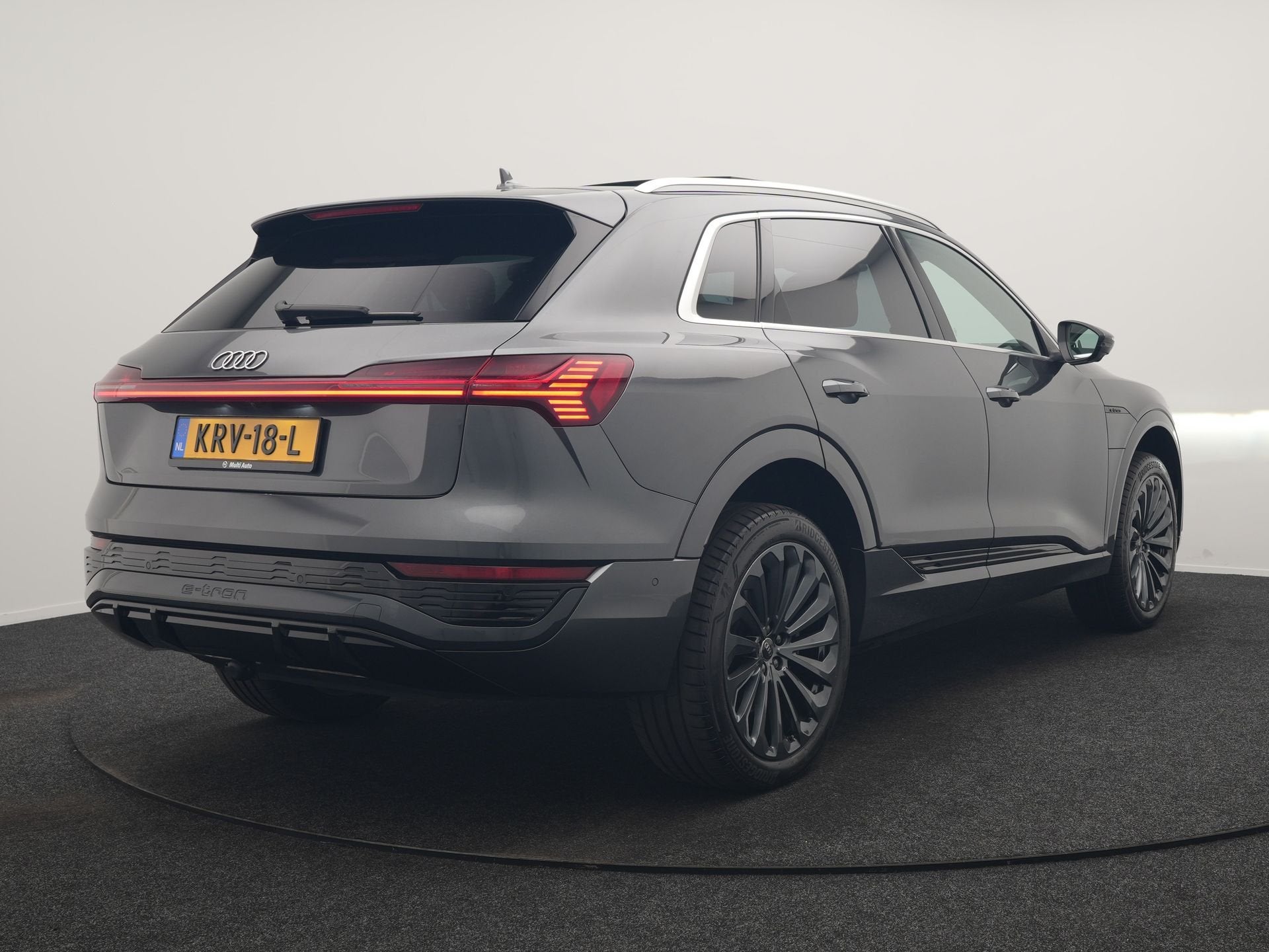 Audi Q8 e-tron 50 quattro S Line 95 kWh 340pk Dealer O.H | L, Auto's, Audi, Automaat, Adaptive Cruise Control, 95 kWh, 491 km