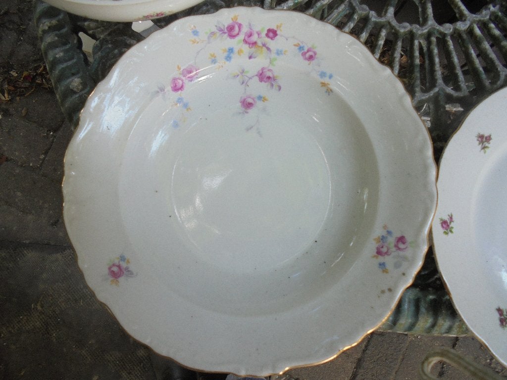 2 x Diep bord met roze roosjes en lichtblauwe bloemetjes, Ophalen of Verzenden