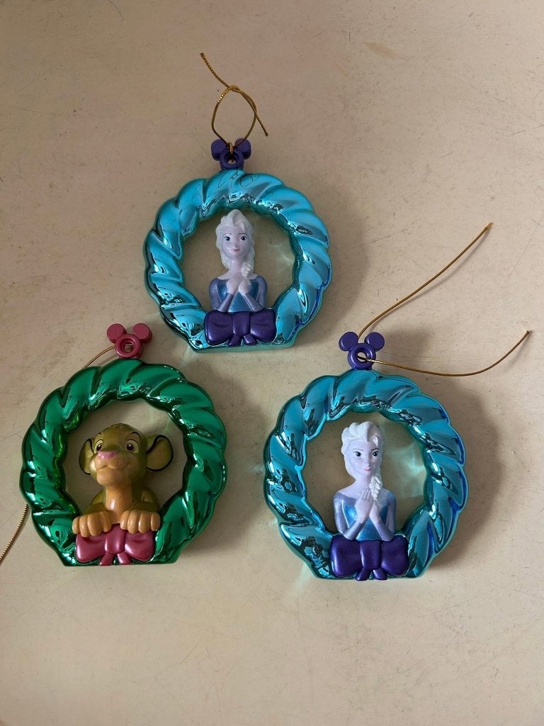 Drie Albert Heijn Disney kersthanger ornamenten 2024 AH, Verzamelen, Disney, Albert Heijn B.V., Klantenservice@ah.nl, Beeldje of Figuurtje