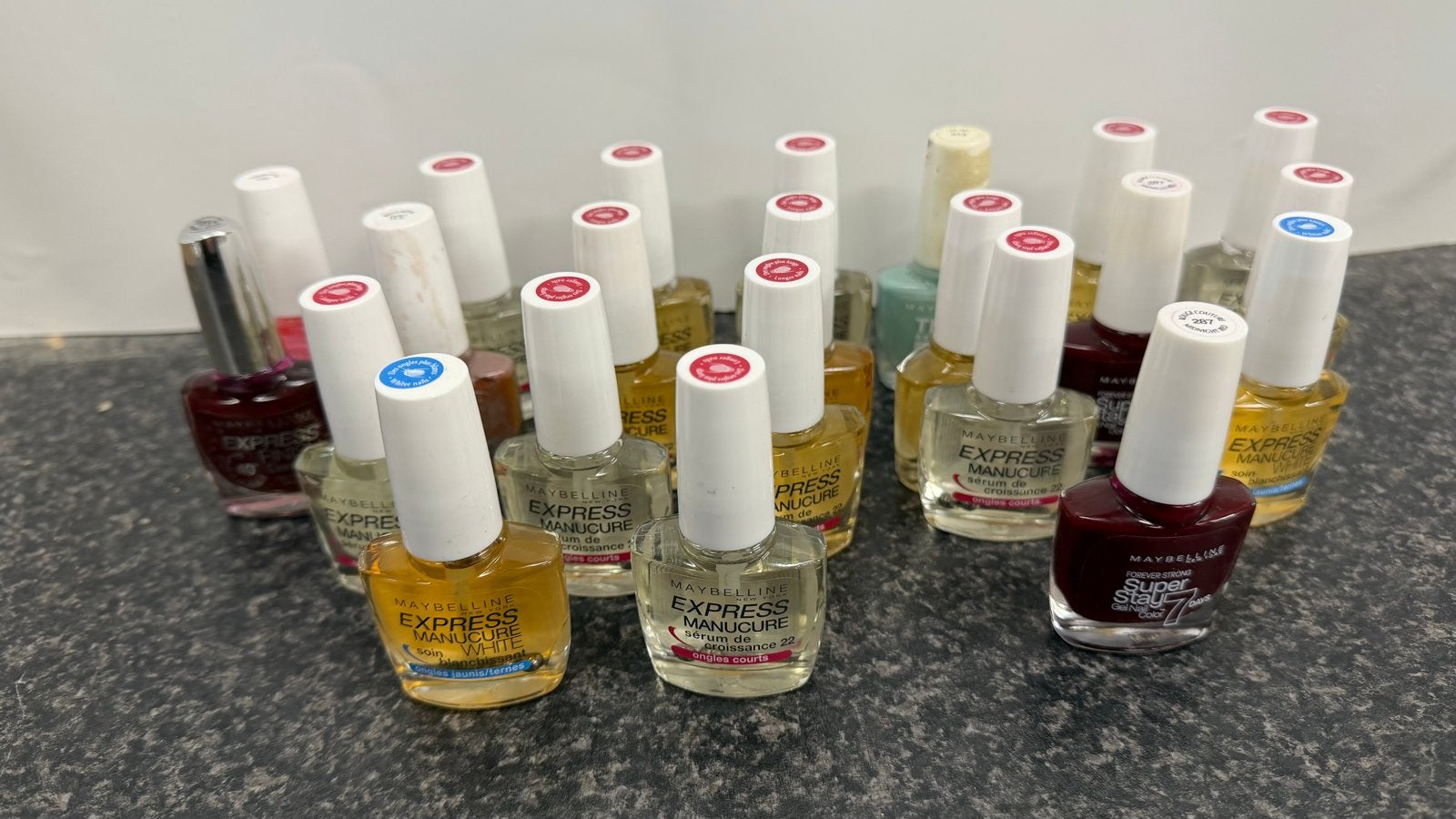 Maybelline Nagellak Partij - 22 Stuks Diverse Kleuren, Gebruikt, Overige kleuren, Ophalen of Verzenden, Handen en Nagels