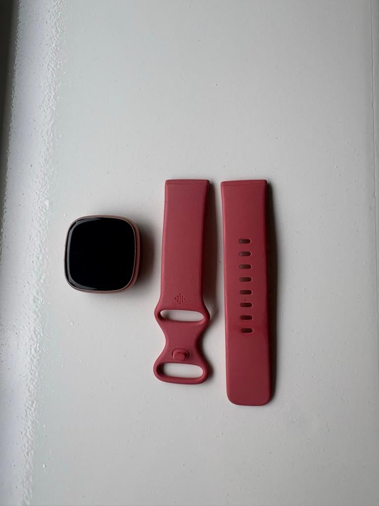 Fitbit Versa 4- Roségoud met Roze Bandje, Afstand, Ophalen of Verzenden, Zo goed als nieuw, Android