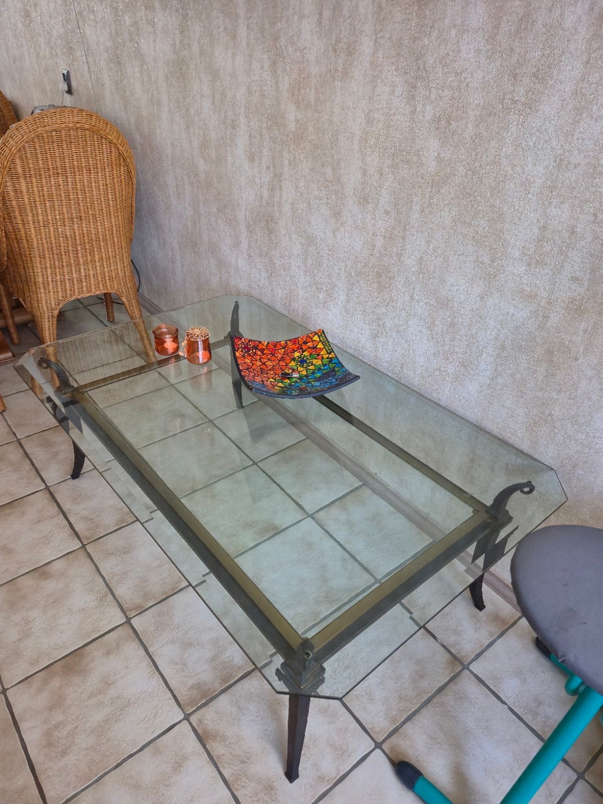 Glazen salontafel met metalen onderstel, Huis en Inrichting, Ophalen, Gebruikt, 100 tot 150 cm, Modern klassiek