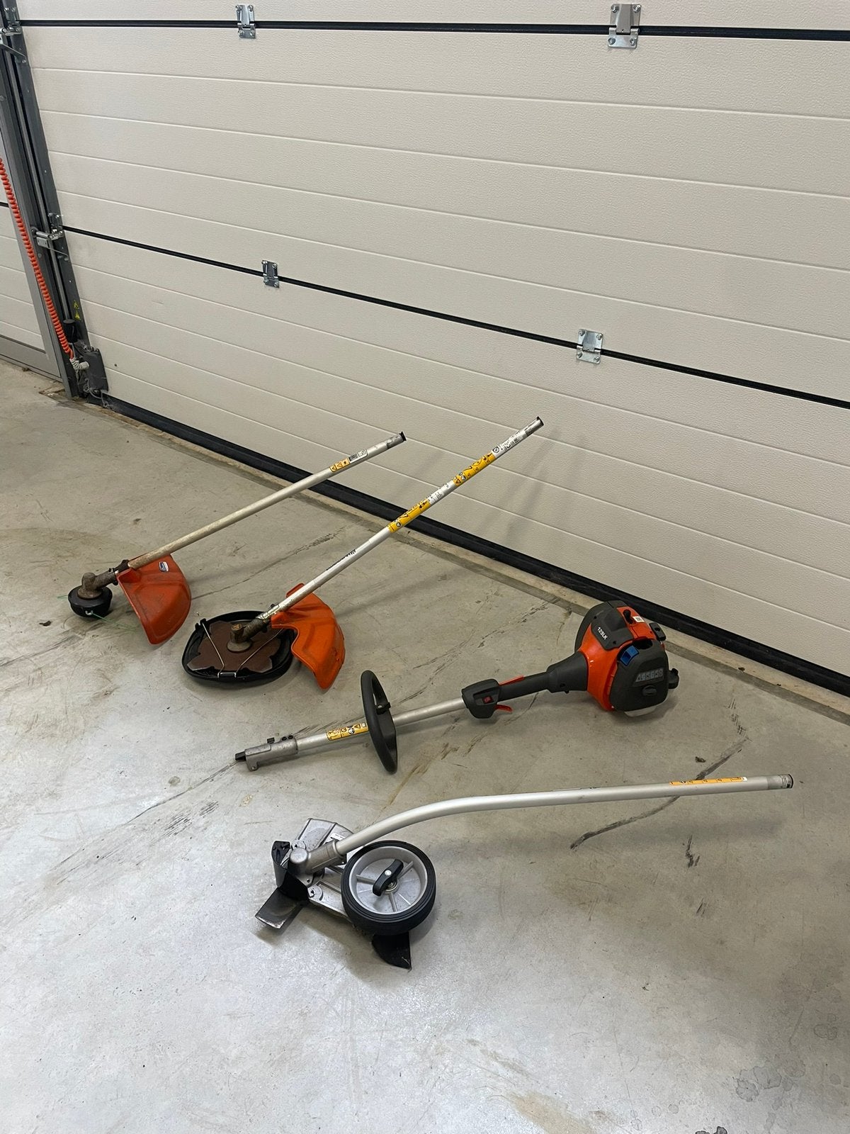 Husqvarna bosmaaier/trimmer/kantensnijder, Ophalen, Zo goed als nieuw, Benzine