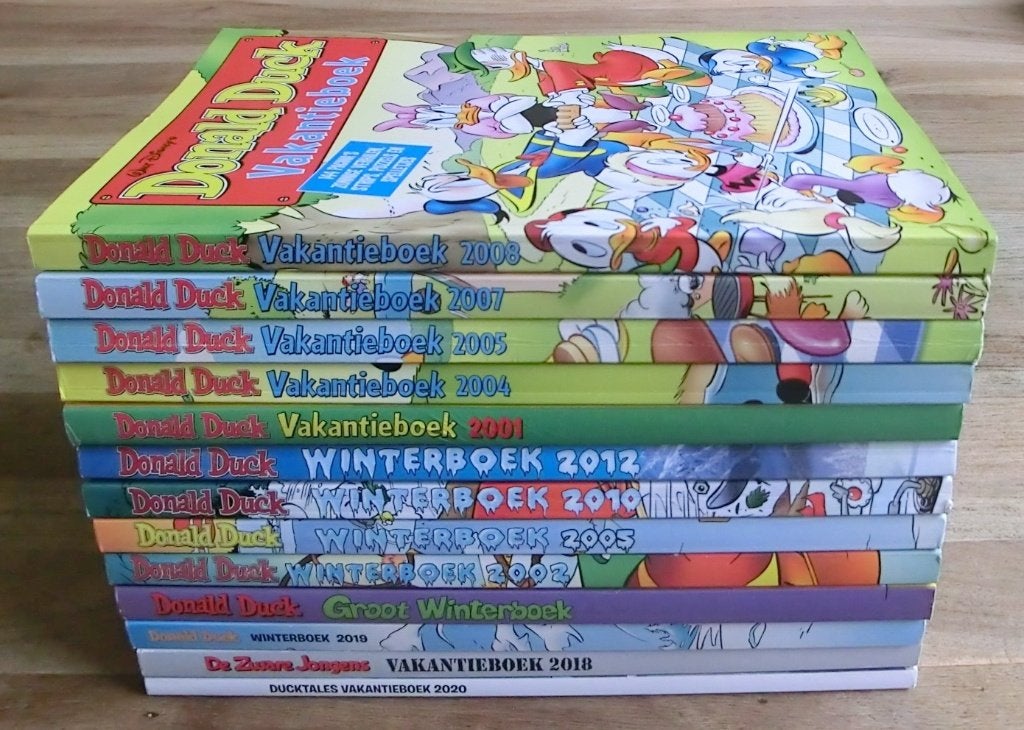 Stapel dikke Donald Duck vakantie stripboeken, Meerdere stripboeken, Ophalen of Verzenden, Gelezen