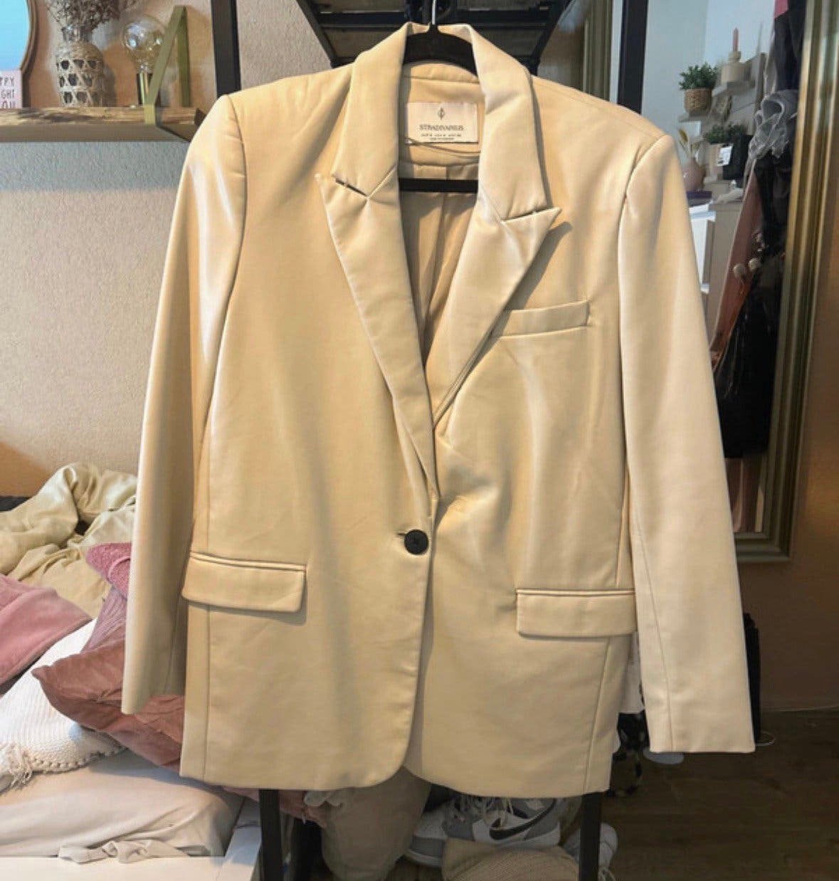 Créme blazer stradivarius maat s, Kleding | Dames, Ophalen of Verzenden, Gedragen