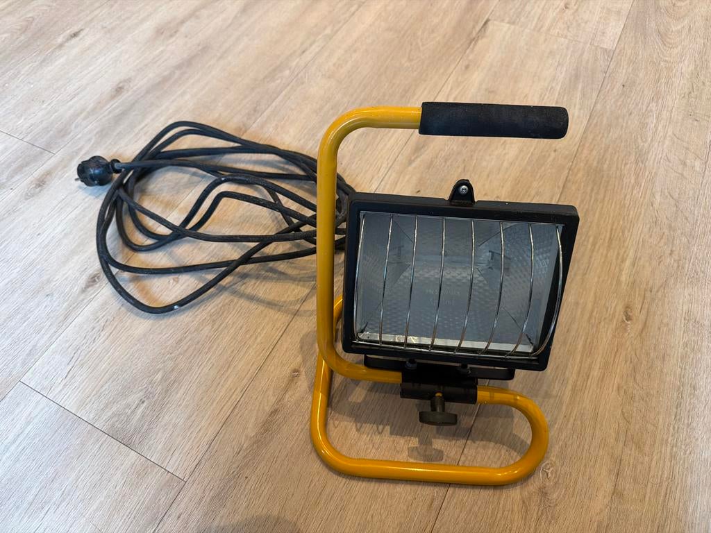 Halogeen bouwlamp met lang snoer, Ophalen of Verzenden, Gebruikt, 200 tot 500 watt, Lamp met armatuur