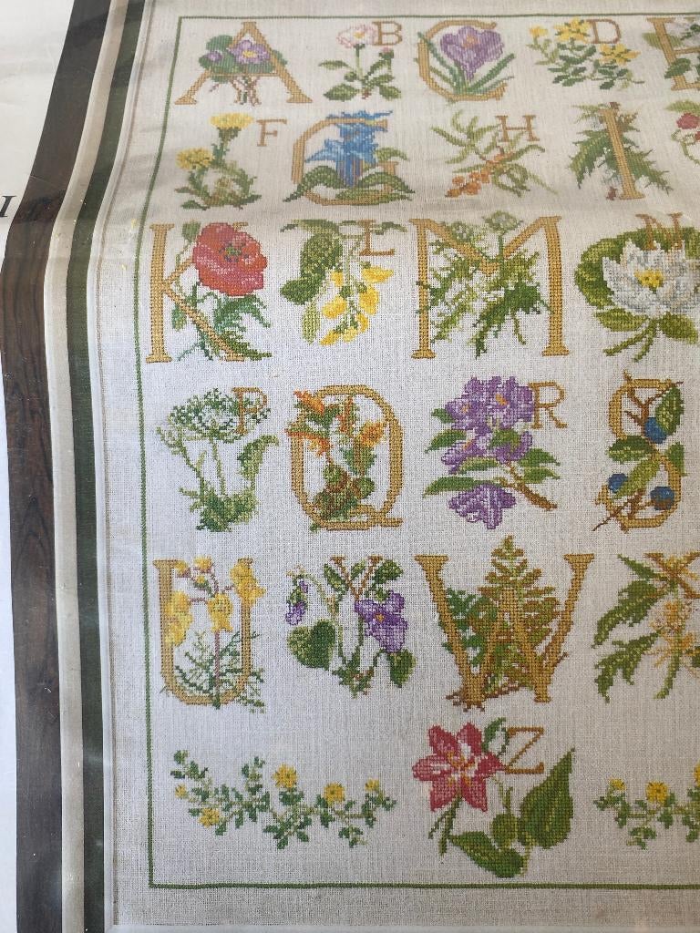 BORDUURPAKKET PERMIN BRODERI FLOWERS ABC, Verzenden, Nieuw, Handborduren, Borduurpakket