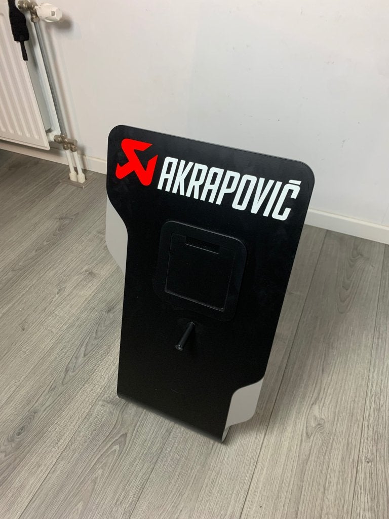 Akrapovic dealer display uitlaat origineel, Info@jynkx.com, Nieuw, Ophalen of Verzenden, Piazza 99