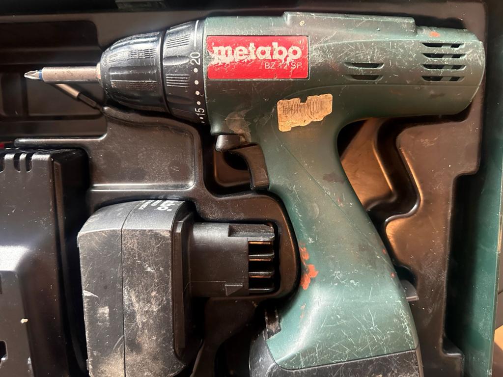 Metabo BZ 12 SP accuboormachine 12V met 2 accu's, Gebruikt, Variabele snelheid, Ophalen of Verzenden, Boor- en Schroefmachine