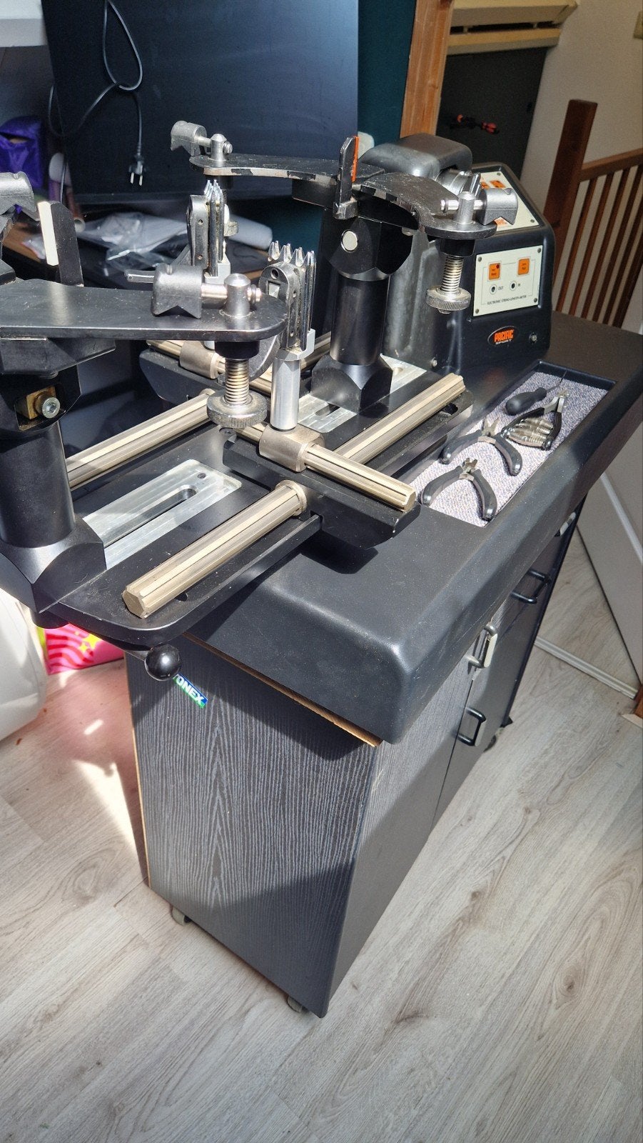 Pacific String Tronic 600 professionele tennis bespanmachine, Ophalen, Gebruikt, Racket, Overige merken