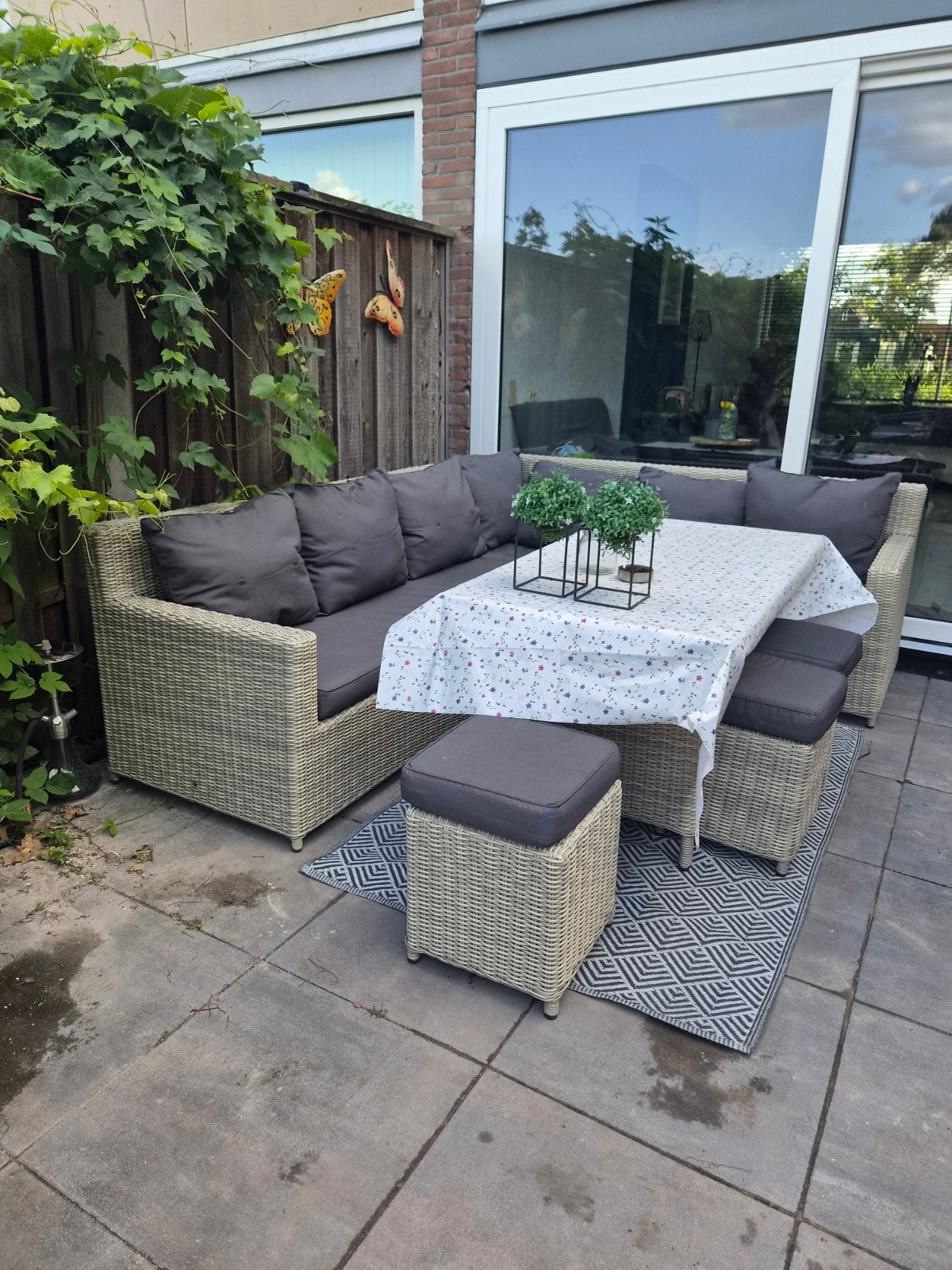 Complete tuinset: hoekbank, 3 krukken en tafel met glasplaat, Gebruikt, Bank, Meer dan 8 zitplaatsen, Ophalen of Verzenden