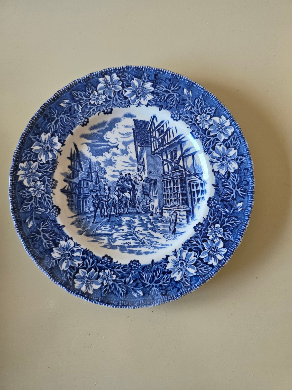 Royal Tudor Ware Staffordshire Coaching Taverns bord, Ophalen of Verzenden