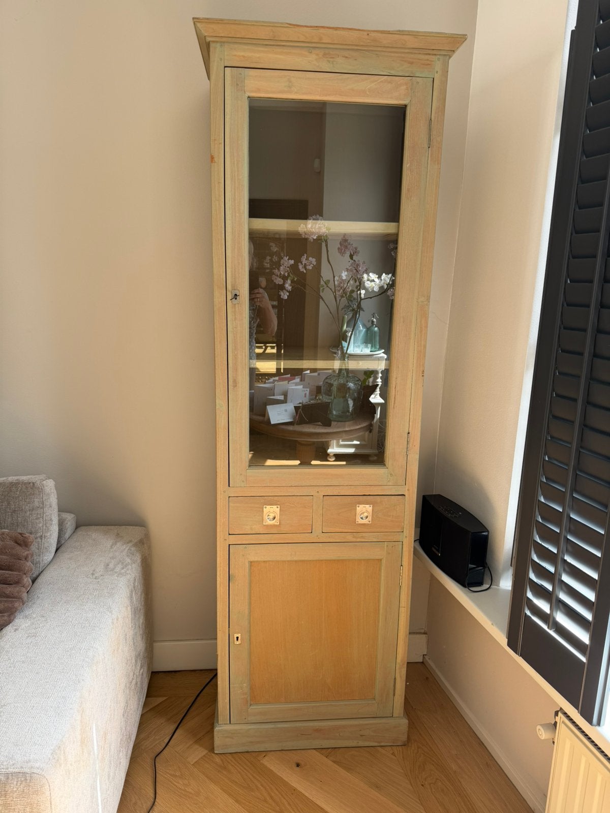 2 landelijke smalle vitrinekasten, Ophalen, Gebruikt, Met deur(en), 200 cm of meer