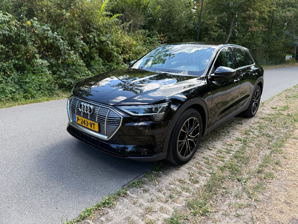 Audi e-tron 55 Quattro 95kWh 2022 Zwart, Automaat, 131 €/maand, Stof, 1800 kg