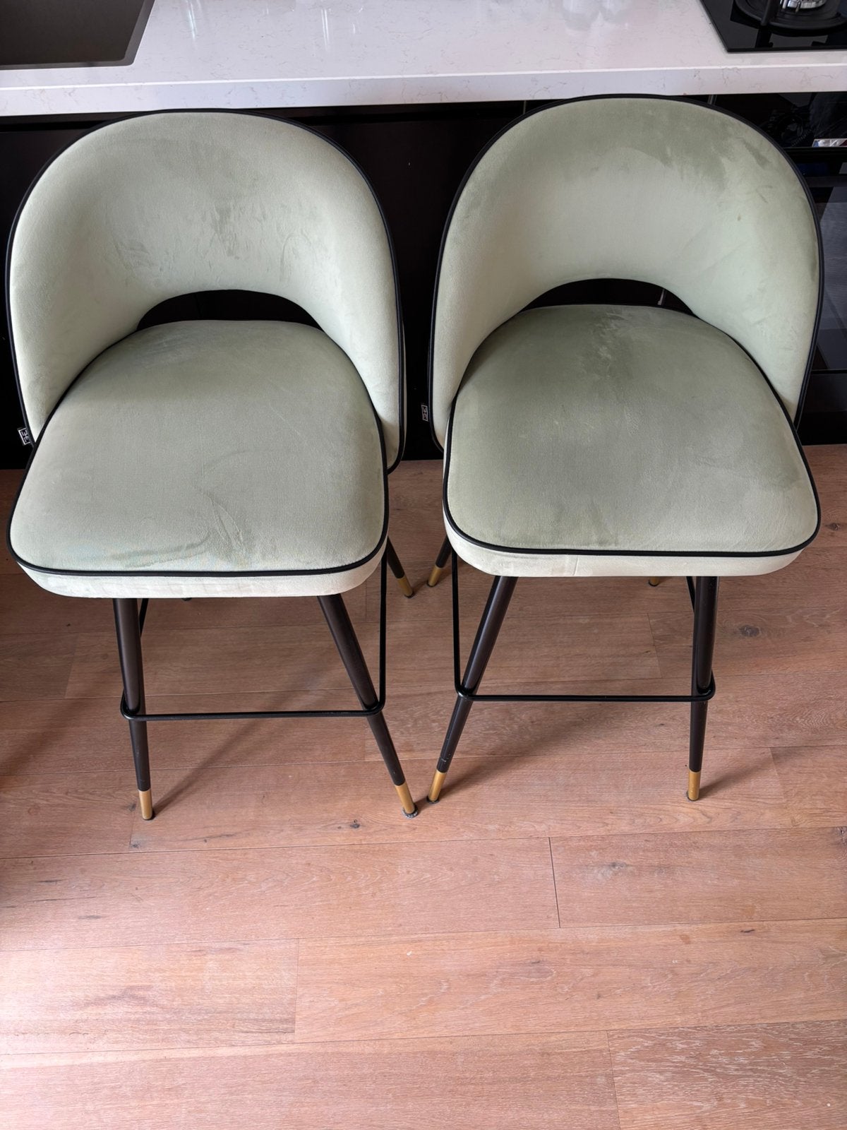 Eichholtz Cliff Counter Stools – set van 2 – Green Velvet, Ophalen of Verzenden, Zo goed als nieuw, Overige kleuren, Eén