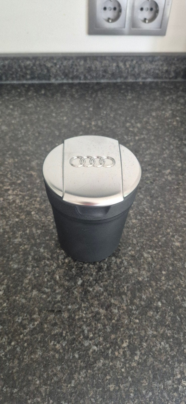 Audi afvalbak/asbak, Ophalen, Audi