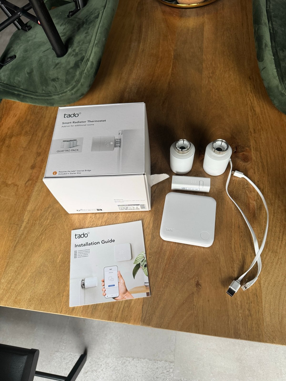 Tado Slimme Thermostaat Set met 6 Radiatorknoppen en Bridge, Ophalen of Verzenden, Slimme thermostaat, Zo goed als nieuw
