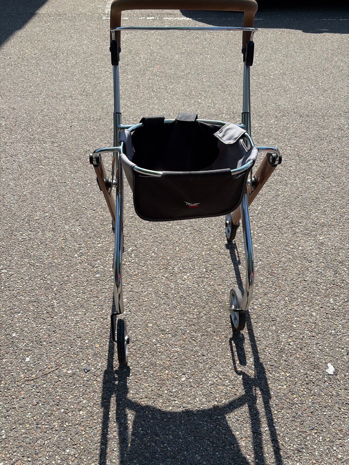 Trust binnen rollator met mandje, Ophalen of Verzenden
