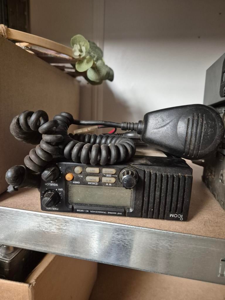 Icom IC-M50 VHF Marine Transceiver Bakkie, Verzenden