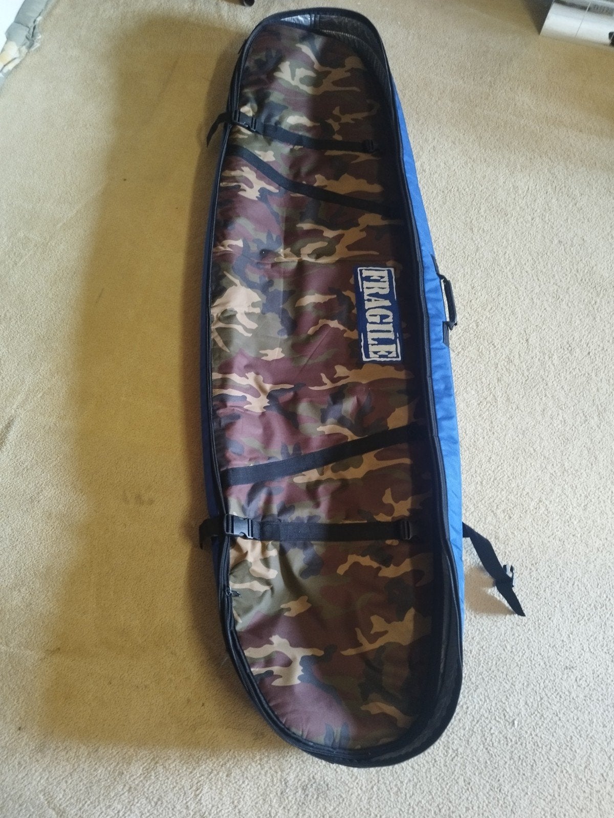 6'8 double travelboardbag camo., Watersport en Boten, Golfsurfen, Gebruikt, Overige typen, Met koord, Ophalen