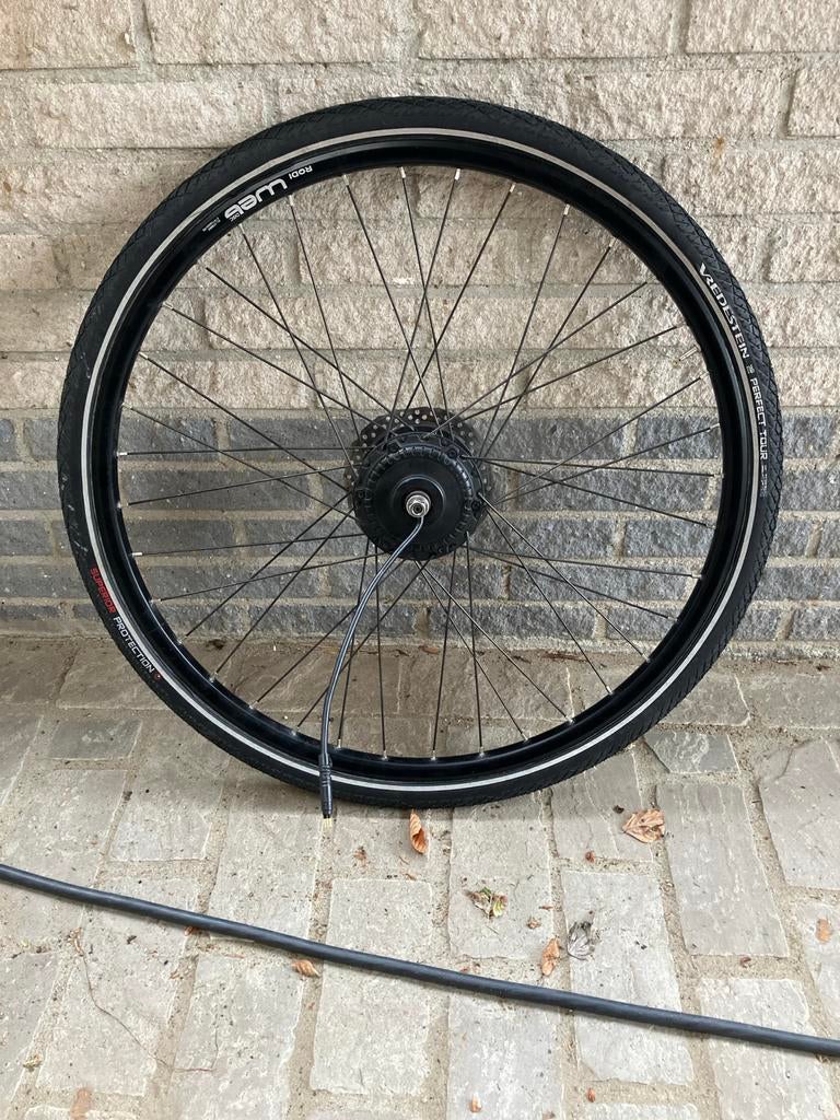 Stella Voorwiel 28 INCH met 6-pins aansluiting, Ophalen, Gebruikt, Elektrische fiets, Wiel
