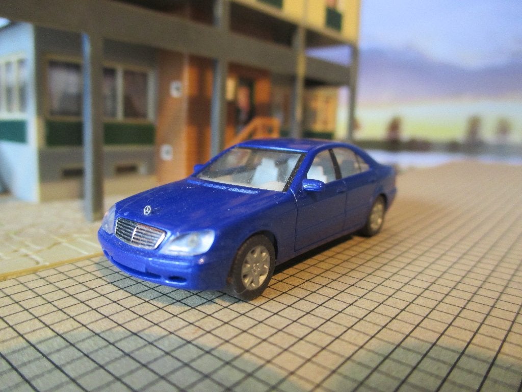 Mercedes Benz W220 S-Klasse blauwmetallic, Hobby en Vrije tijd, Modelauto's | 1:87, Ophalen of Verzenden, Zo goed als nieuw, Auto