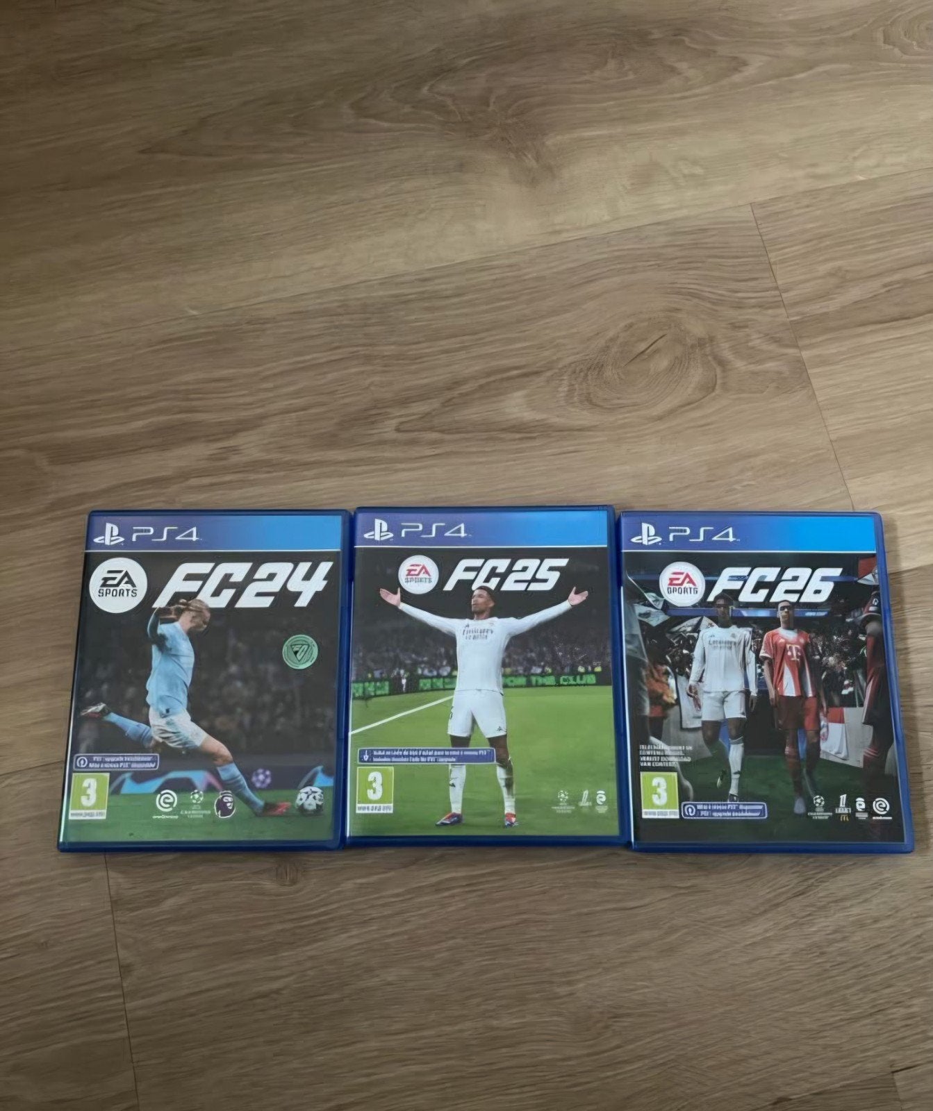 FC24, FC25, FC26 PS4 - Voetbalgames Bundel, Ophalen of Verzenden, Zo goed als nieuw, Sport