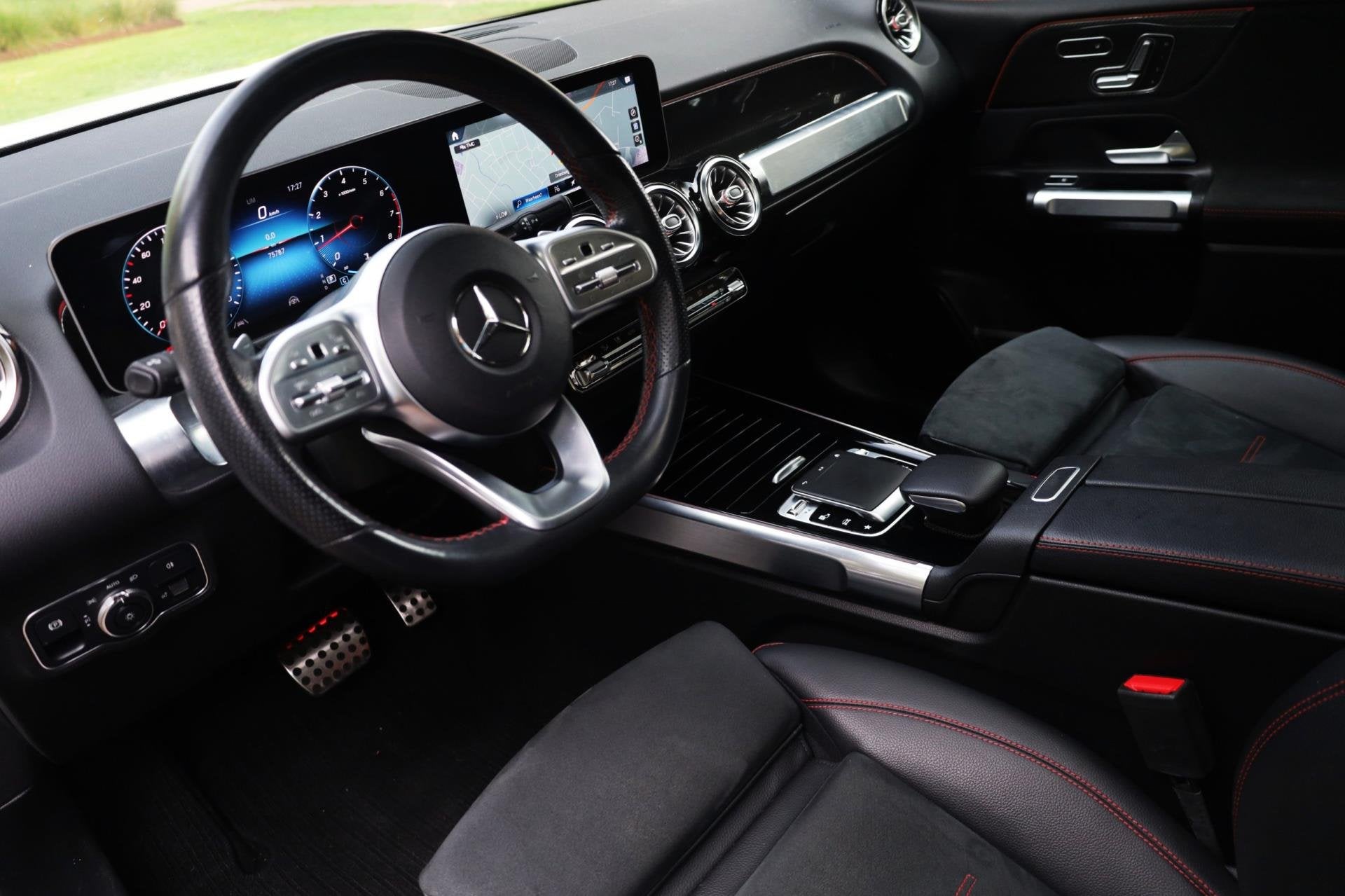 Mercedes-Benz GLB 250 4MATIC Premium Plus Aut. | DISTRONIC P, Auto's, Mercedes-Benz, Gebruikt, 4 cilinders, 2000 kg, Wit