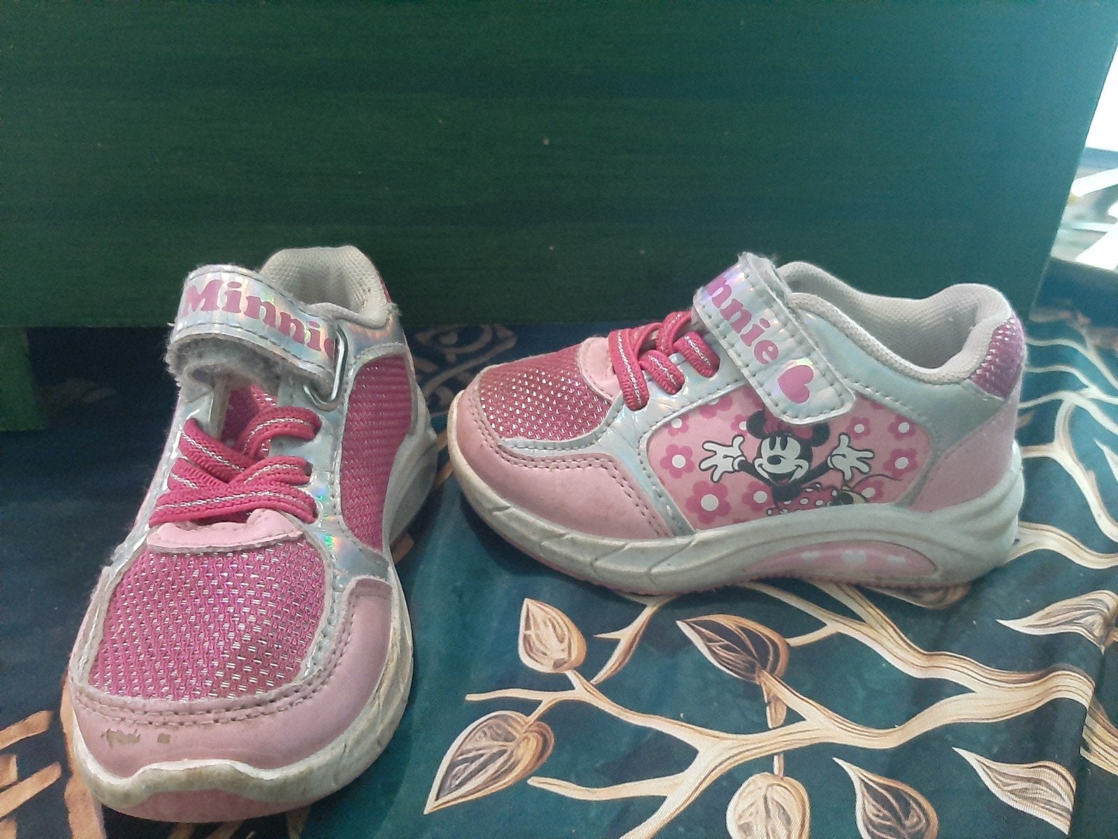 Minnie Mouse Sportschoenen voor Meisjes - Maat 22, Gebruikt, Meisje, Minnie Mouse, Sportschoenen