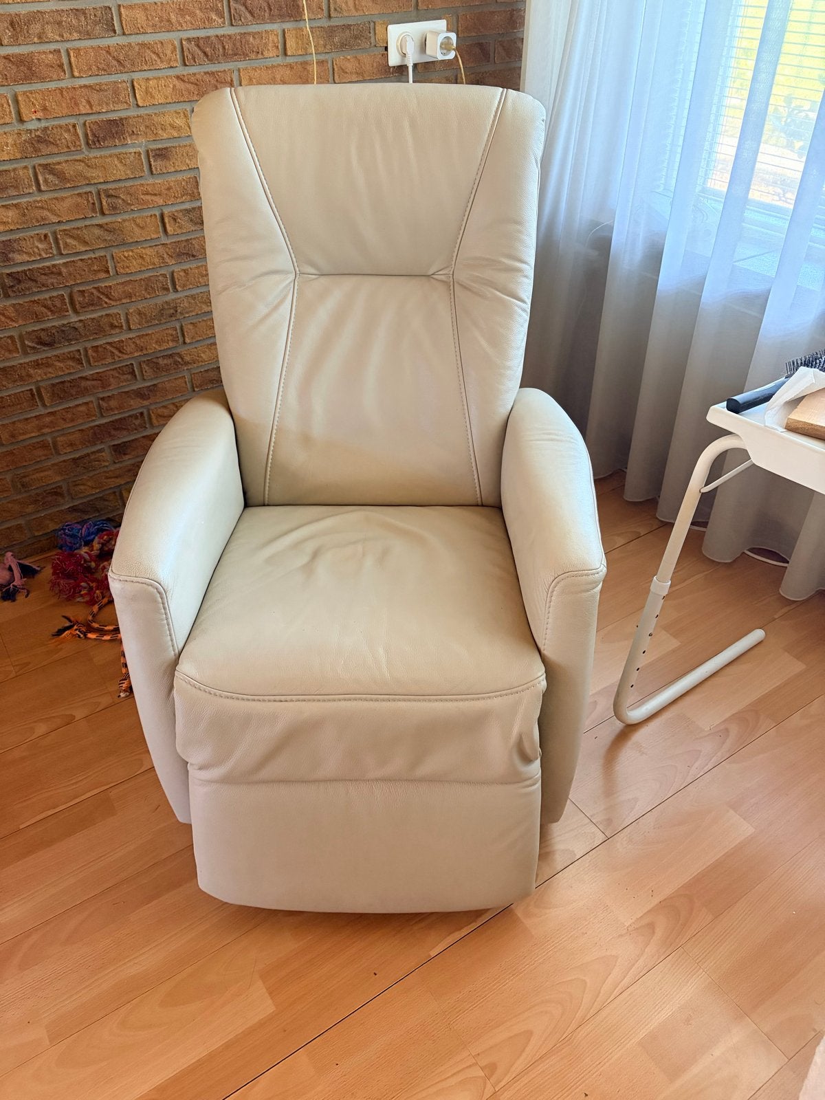 Leren relaxfauteuil met sta-op functie - Crème, Huis en Inrichting, Ophalen of Verzenden, Gebruikt, Leer, 75 tot 100 cm