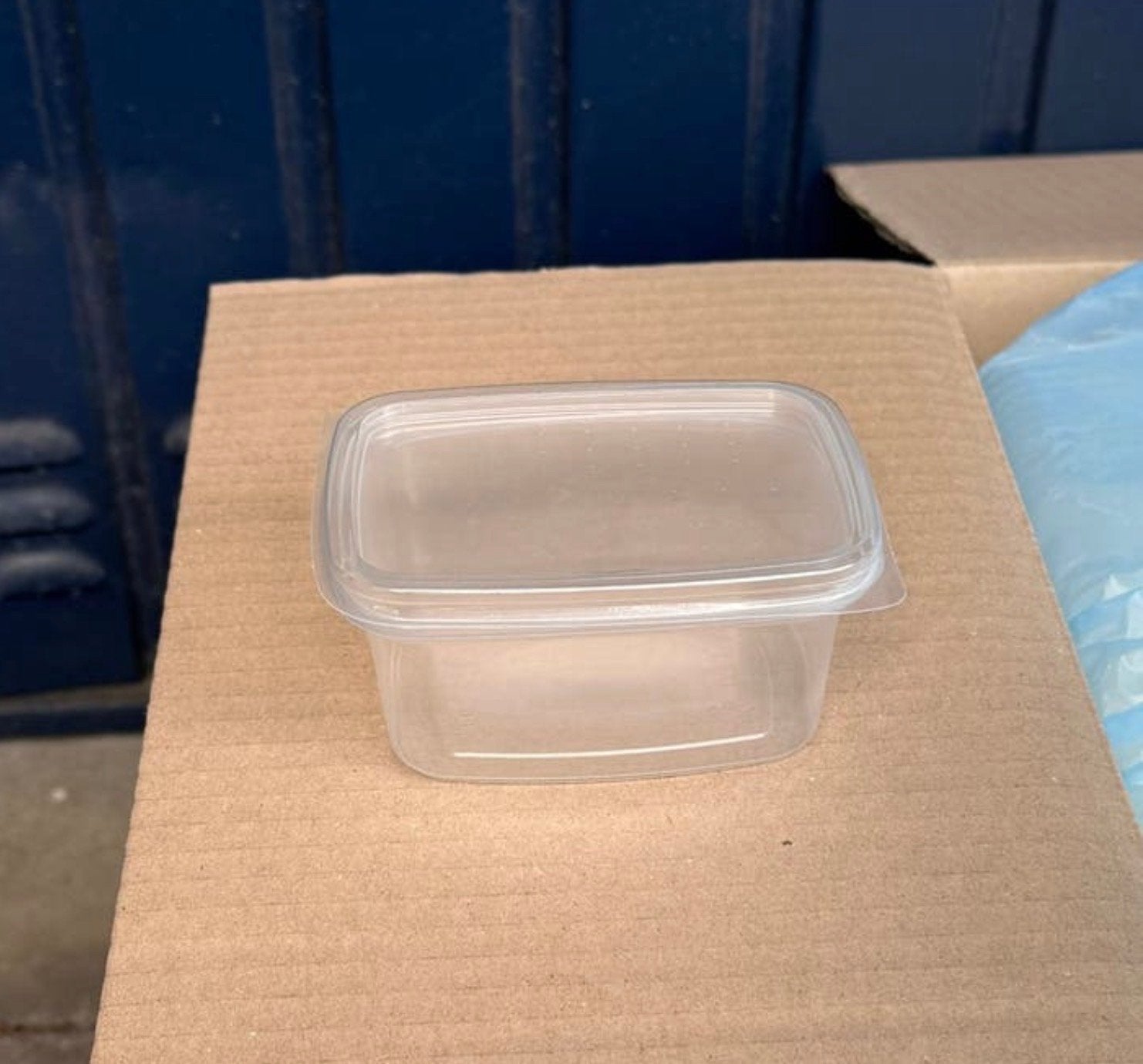 Aangeboden: 1000 gloednieuwe bakjes met bijpassende deksels., Ophalen, Nieuw, Kraal