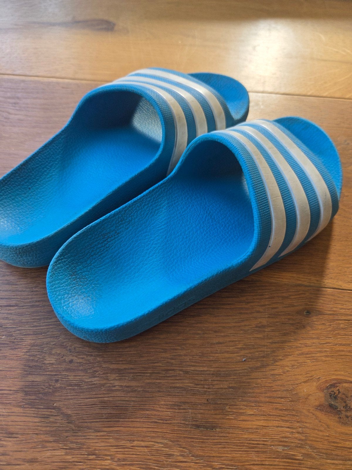 Adidas Adilette slippers blauw wit maat 38, Slippers, Ophalen of Verzenden, Gedragen, Blauw