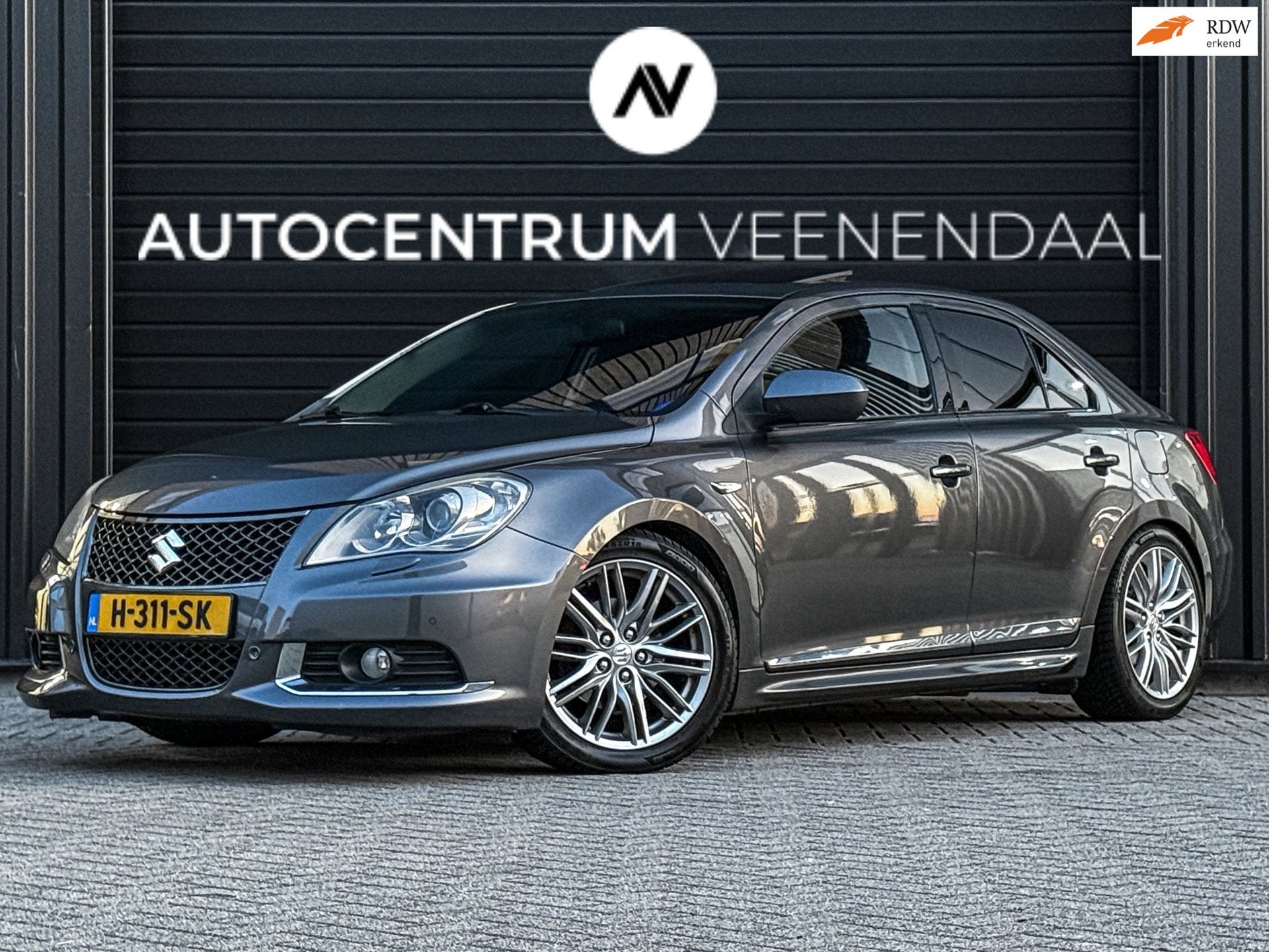 Suzuki Kizashi 2.4 Sport 178 PK AUT 4WD FULL OPTIONS UNIEK!, Auto's, Automaat, Gebruikt, Zwart, 4 cilinders