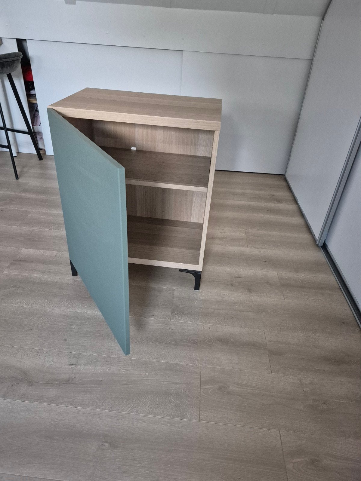 Leuk kastje met groene deur en zwarte pootjes, Huis en Inrichting, Kasten | Overige, Ophalen, Gebruikt