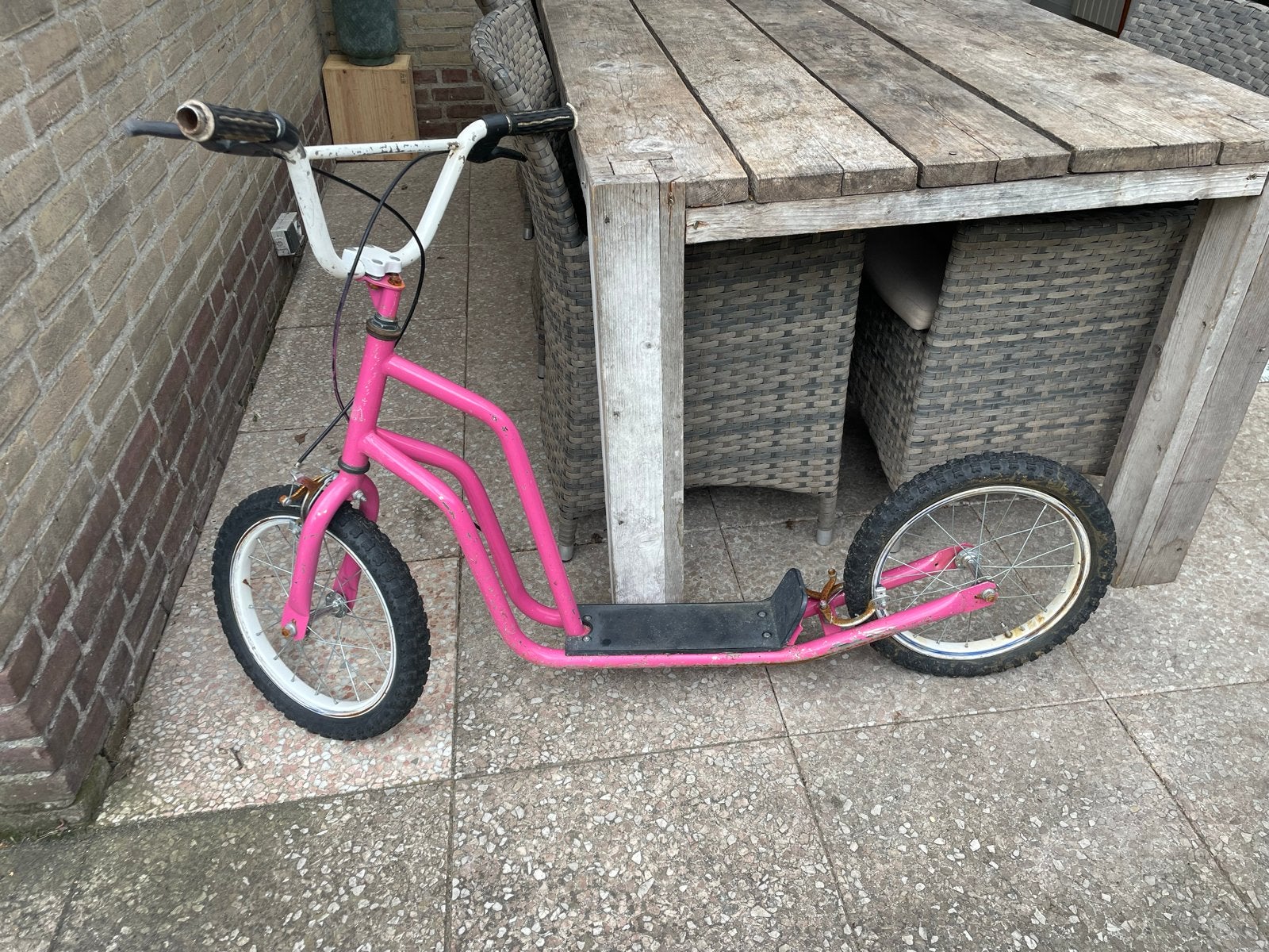 Roze step - Opknapper, banden lek, Ophalen, Gebruikt, Gewone step