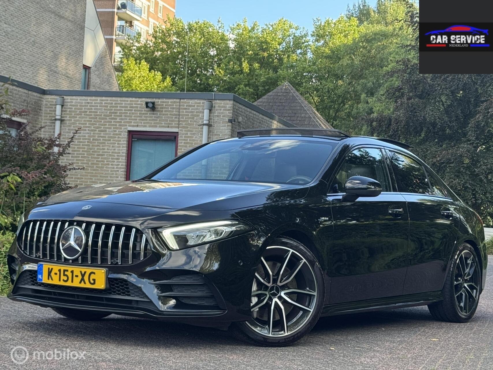 Mercedes-Benz A-klasse AMG 35 4MATIC Premium /HUD/PANO/CAMER, Auto's, Dealer onderhouden, Euro 6, 4 cilinders, Zwart