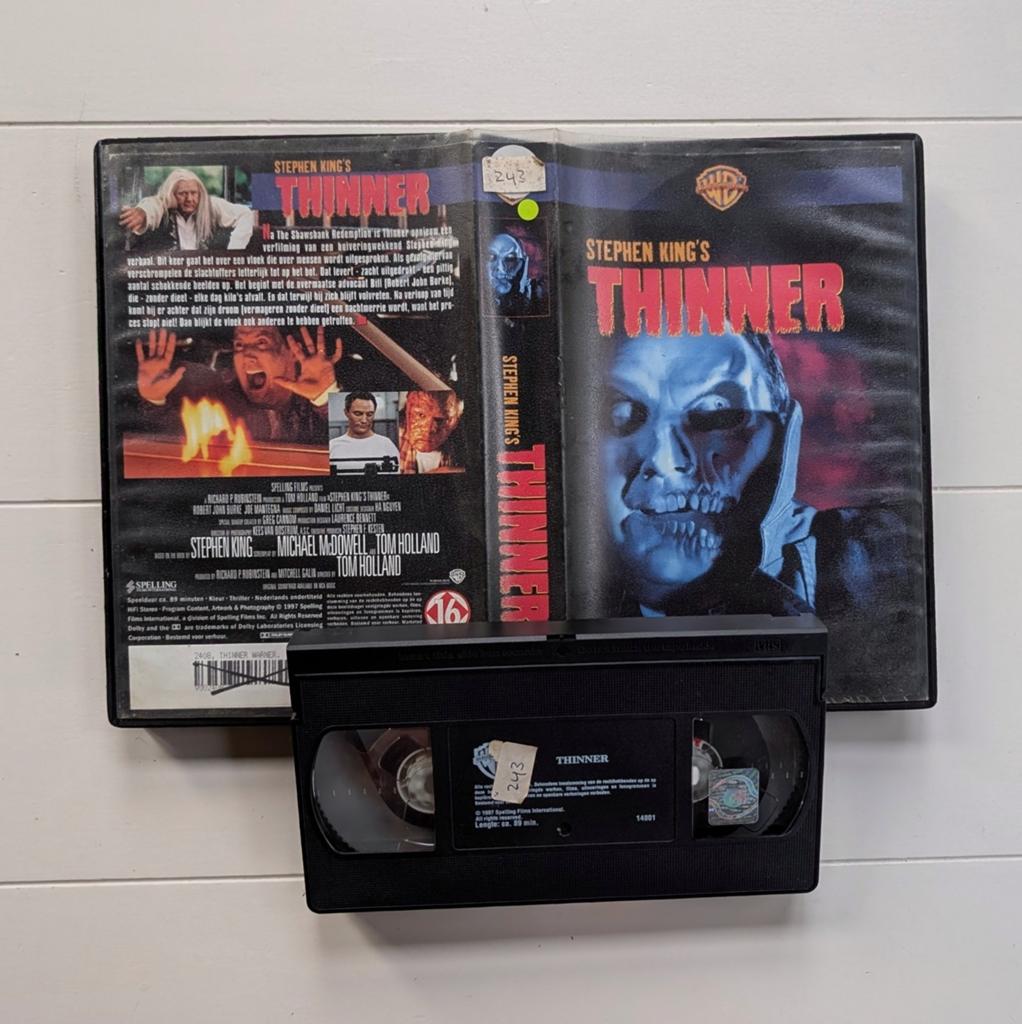 Thinner (1996) Ex Rental VHS, Horror, !SCHIMMELSCHADE!, Vanaf 16 jaar, Ophalen of Verzenden, Zo goed als nieuw, Horror