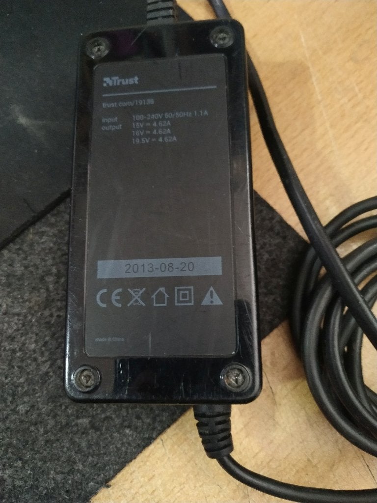 Universal 90W laptop charger, Ophalen of Verzenden, Gebruikt, Trust