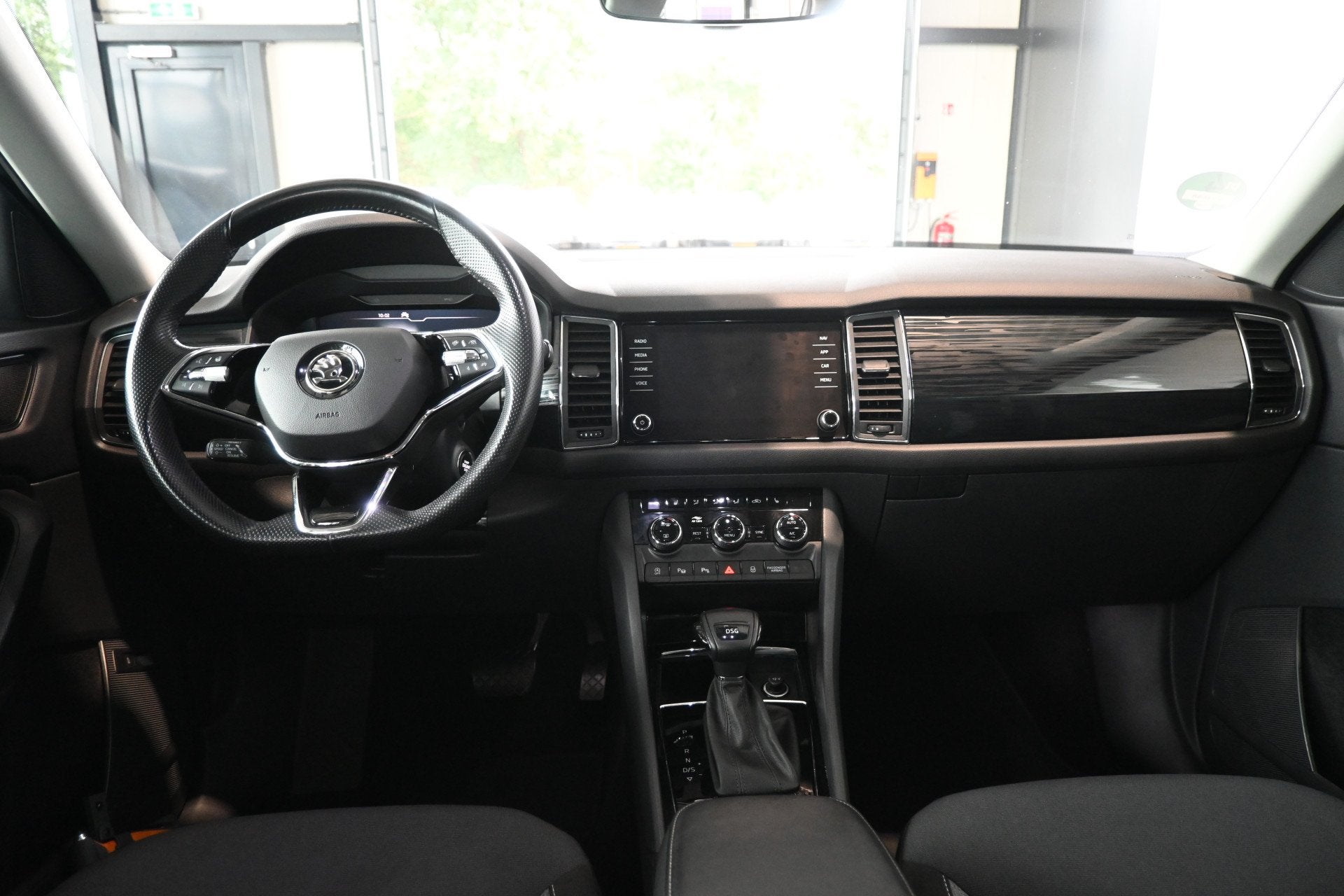 Skoda Kodiaq 1.5 TSI Automaat Drive 125 Years Clima Adaptiev, Auto's, Stof, 4 cilinders, 1481 kg, Bedrijf